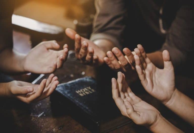 Prayers For Church Leaders: 7 Effective Prayers That Make a Difference